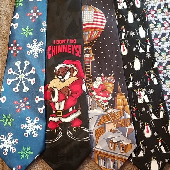 8 Christmas Ties - Picture 2 of 7